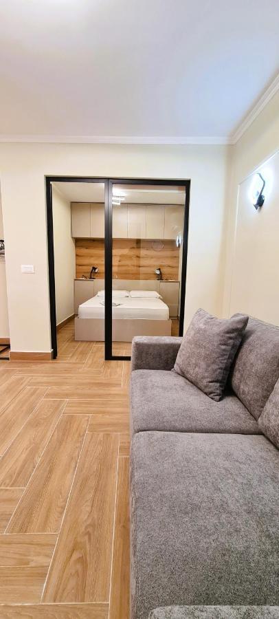 2v1 - Center 2 Appartement Tirana